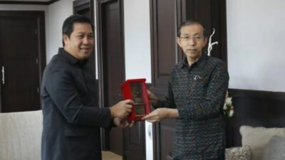 Wakil Gubernur Drs Steven OE Kandouw bersama Kepala Kantor Konsuler Jepang di Makassar, Yasue Katsunobu, Selasa (09/08/2022).