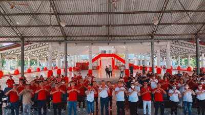 Bupati dan Wakil Bupati mengikuti senam