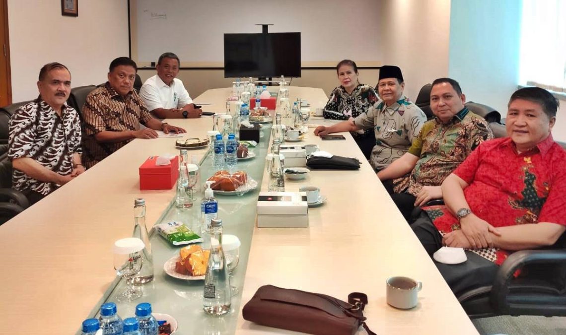 Pertemuan-Gubernur-Olly-Dondokambey-bersama-Yayasan-Pengembangan-Kebudayaan-Minahasa-1140x675