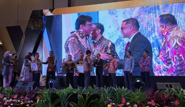 Unsrat Juara II Pengelolaan Pojok Statistik