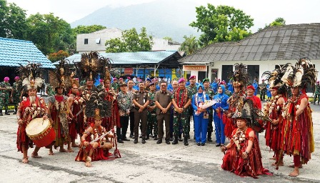Walikota-Maurits-Mantiri-terima-kunker-Danpasmar-2-TNI-AL-1