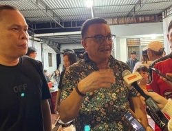 Wali-Kota-Bitung-Maurits-Mantiri-saat-battle-masak-bersama-Om-Buds-dan