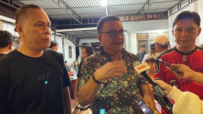 Wali-Kota-Bitung-Maurits-Mantiri-saat-battle-masak-bersama-Om-Buds-dan