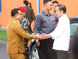 Walikota-Maurits-Mantiri-Dampingi-Presiden-Jokowi-Salurkan-Beras-di-Bitung-0-Copy