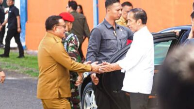 Walikota-Maurits-Mantiri-Dampingi-Presiden-Jokowi-Salurkan-Beras-di-Bitung-0-Copy